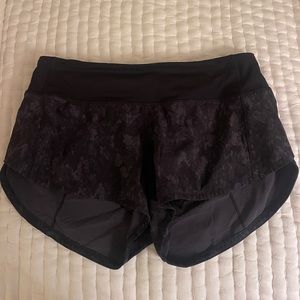 LULULEMON Speed Up Shorts Size 4, 2.5 Inseam HIDEAWAY CAMO